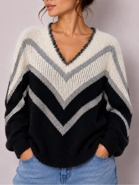 Vintage Sweater V-Neck Knit Grandmacore Black & White Lambswool Rabbit Hair Warm